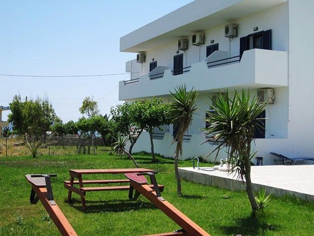 Flisvos Apartments Frangokásztelo Kültér fotó